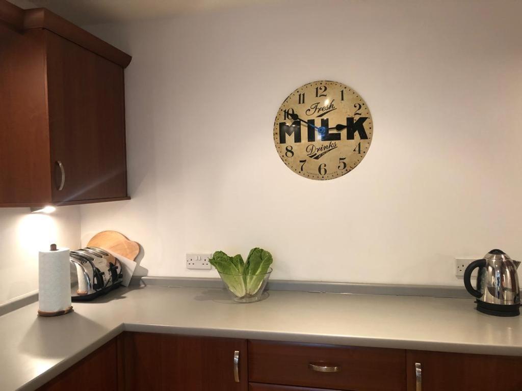 Comfy Two Bedroom Apartment Right In The City Centre グラスゴー エクステリア 写真