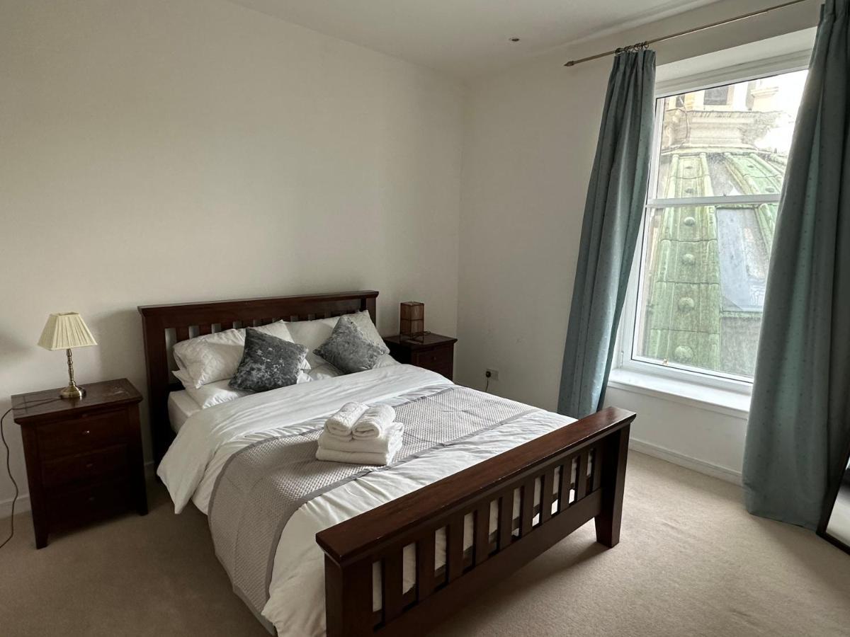 Comfy Two Bedroom Apartment Right In The City Centre グラスゴー エクステリア 写真