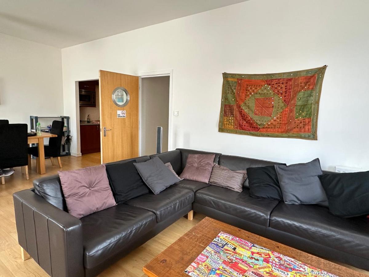 Comfy Two Bedroom Apartment Right In The City Centre グラスゴー エクステリア 写真
